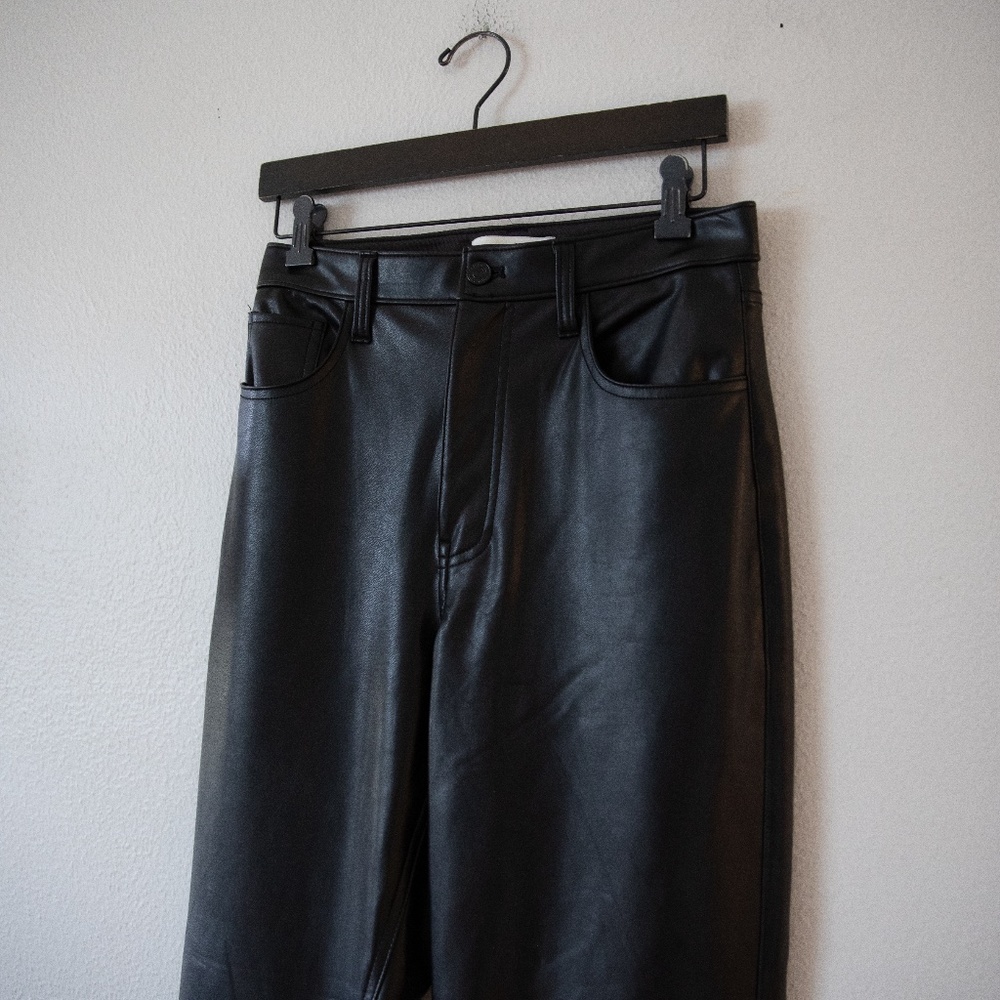 Abercrombie And Fitch 90S Straight Ultra High Rise Vegan Leather Pant Long - Picture 3 of 8